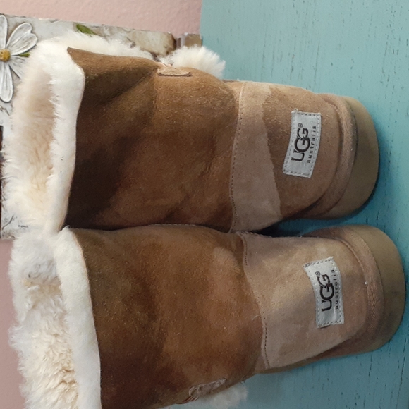 UGG BOOTS SZ 6 - Picture 3 of 9